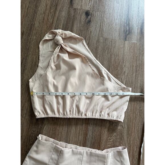 Beige One-Shoulder Crop Top and Pleated Shorts Set  Size Large - Picture 6 of 8
